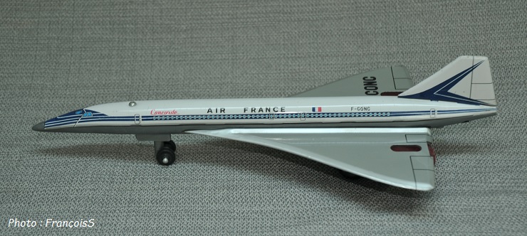 Jouet Concorde en tôle