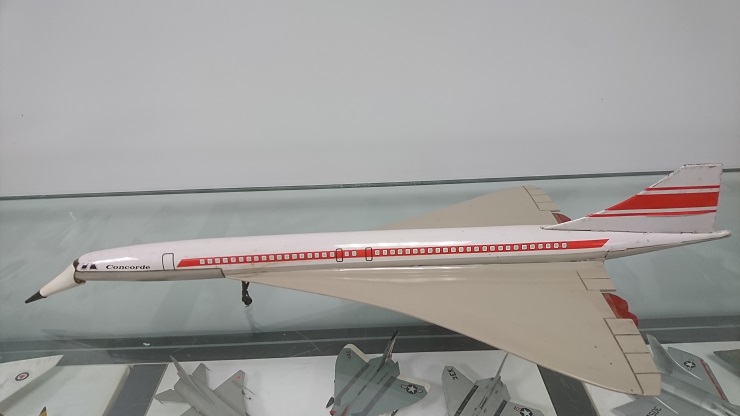 Maquette Concorde à friction 1960 (échelle 1/100)