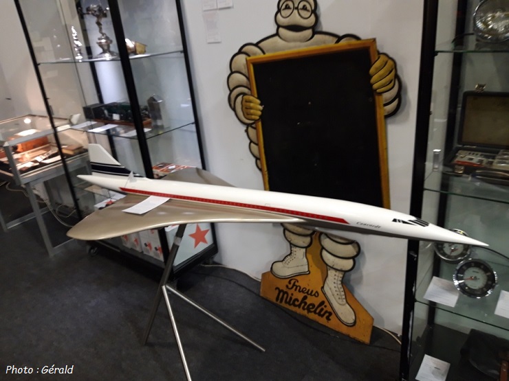 Grande maquette prototype Concorde ailes grises (1/36)