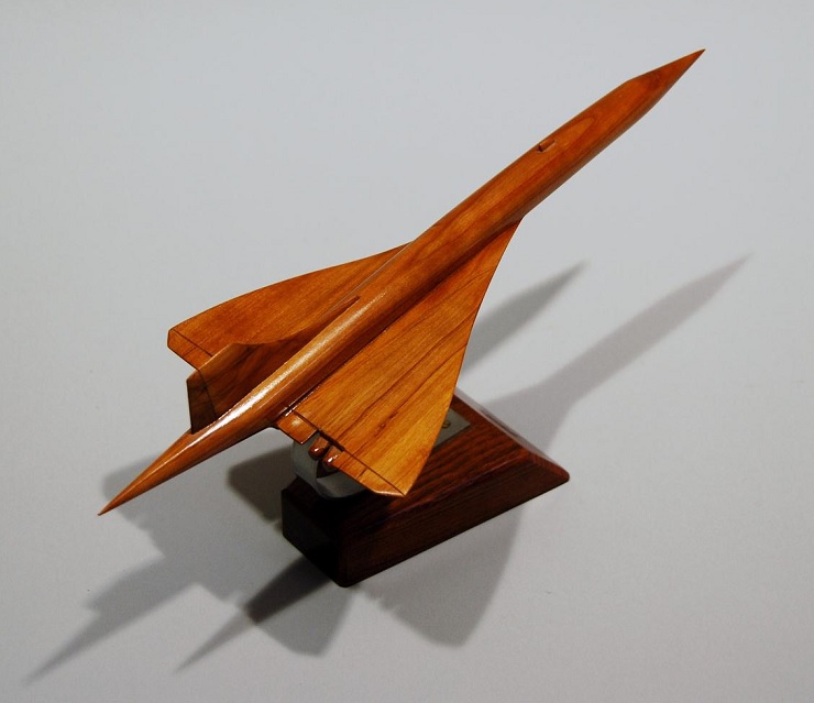 Maquette Concorde en bois (échelle 1/200)