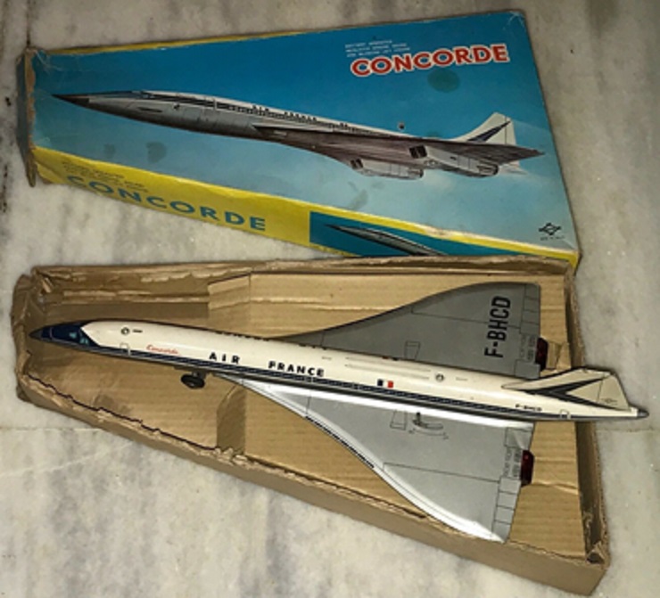 Jouet Concorde en tôle "AIR FRANCE" (1/125)