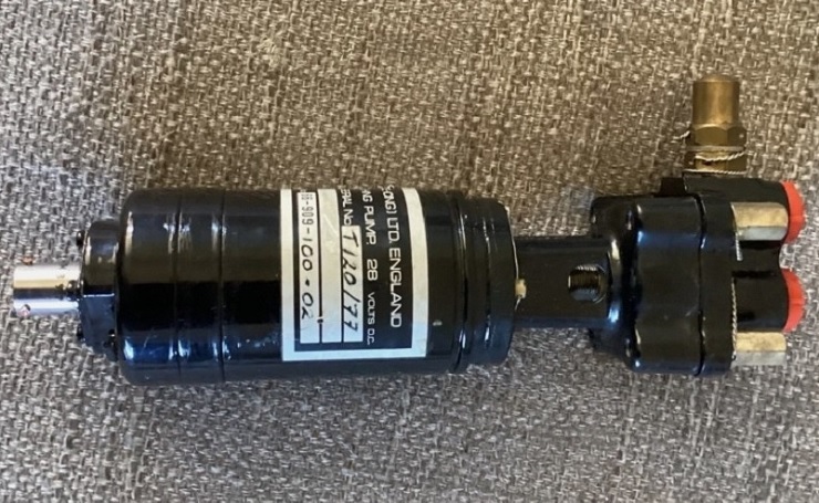 Pièce du cockpit : Pompe lave glace (Windscreen washing pump)