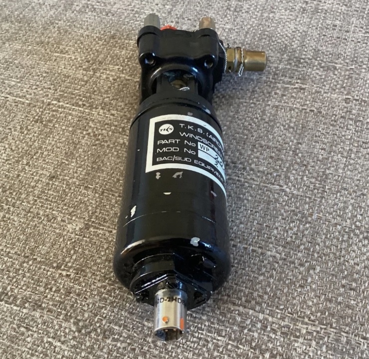 Pièce du cockpit : Pompe lave glace (Windscreen washing pump)