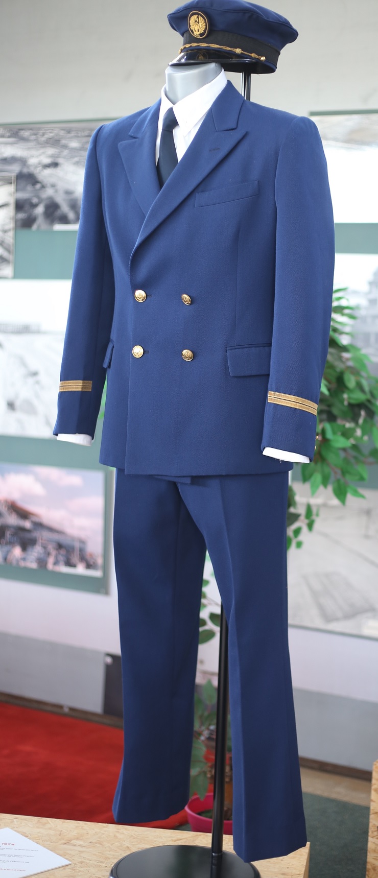 ADP Agent en costume bleu foncé (1974)