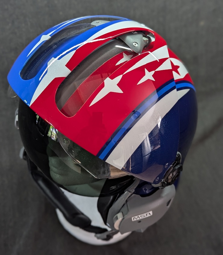 Page N°228 : Casque de pilote à la Patrouille de France (2025) 